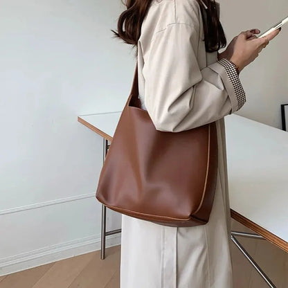 LUX LEATHER SHOULDER BAG