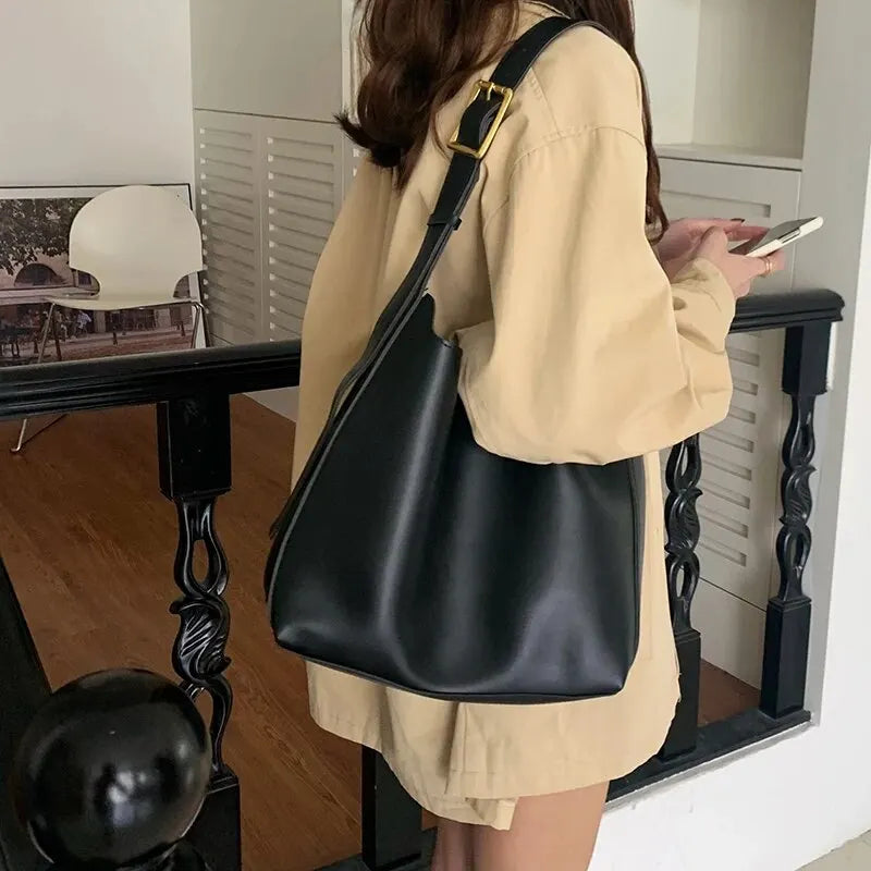 LUX LEATHER SHOULDER BAG