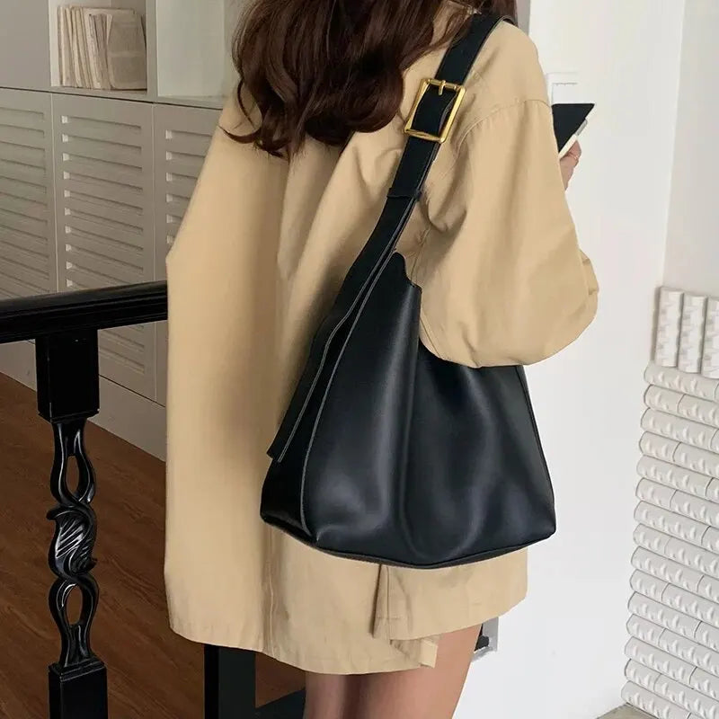 LUX LEATHER SHOULDER BAG